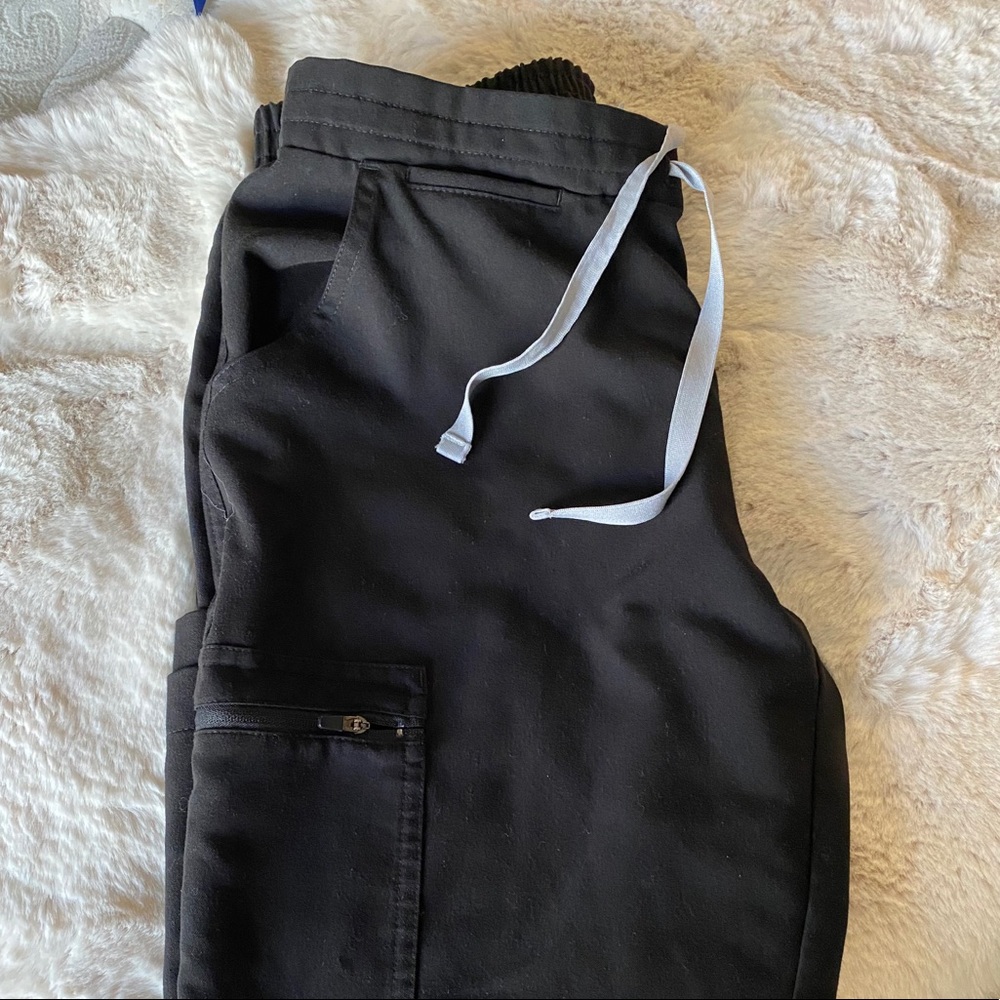 FIGS yola skinny scrub pants